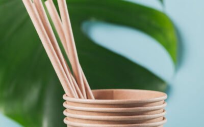 Pajitas de aguacate y bolsas que se disuelven en agua para salvar el planeta